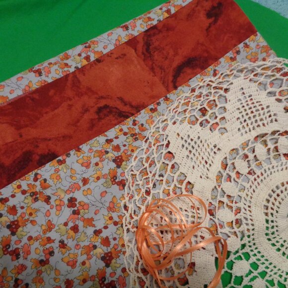 VINTAGE TEA CUP SAUCER OLD DOILYS COUNTRY BASKETS BOOK PILLOW SHAM ETC. … - Picture 9 of 11